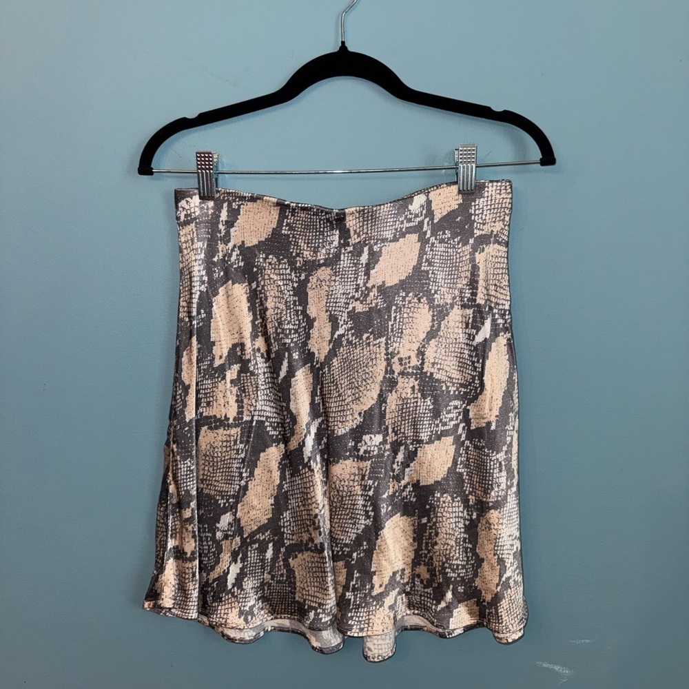 H&M Gray and Cream Snake Print Mini Skirt